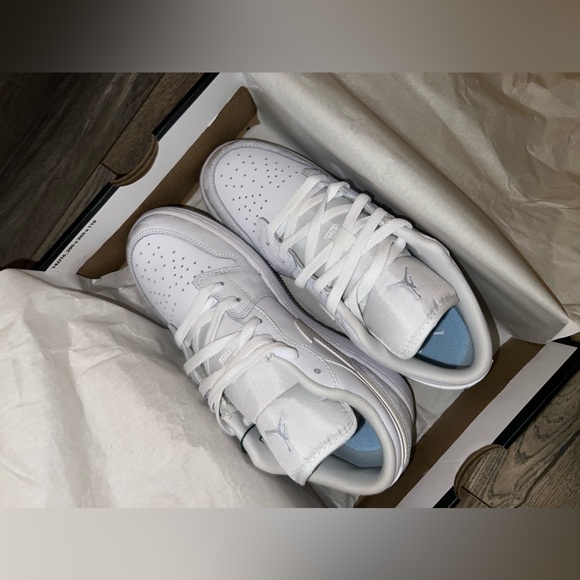 ****update; SOLD *** ✨ NIKE JORDAN GLITTER SWOOSH WHITE SPARKLE ✨ - Picture 14 of 16